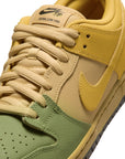 Nike SB Dunk Low Pro - Saffron Quartz/Pear